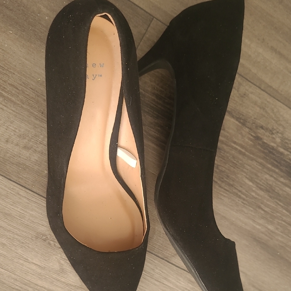 Elegant Black Women's Shoes - Picture 2 of 2